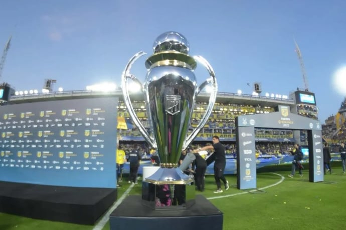 Trofeo de la Liga Profesional.