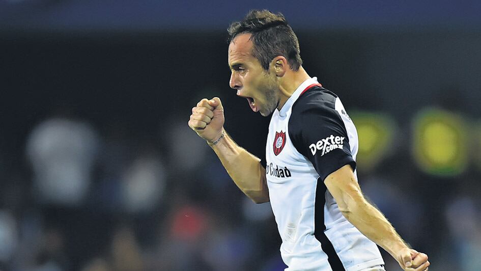 Belluschi festeja su gol en la noche del jueves en tierra ecuatoriana.