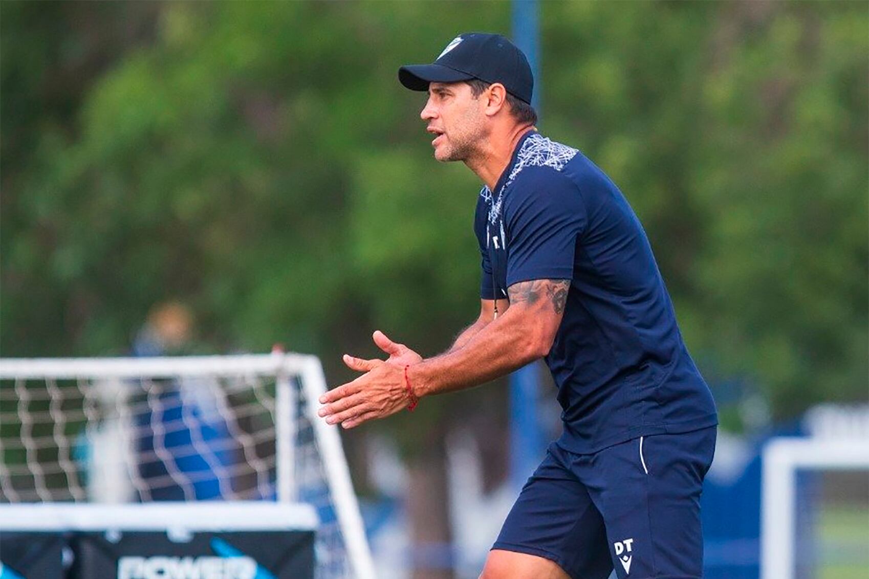 Seba Domínguez tuvo un debut de pesadilla en Vélez: 0-3 con Tigre, su exequipo.