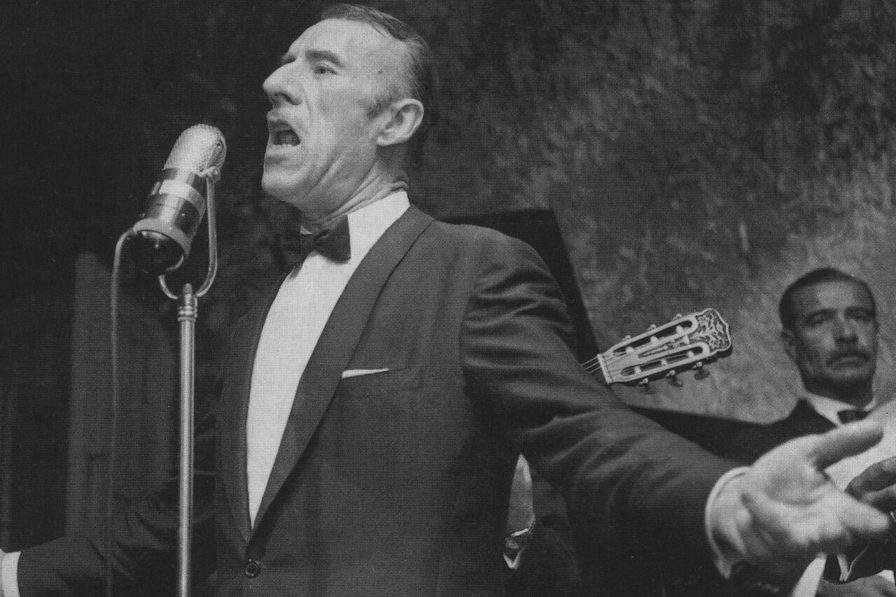 En 1986 muere una de las mayores voces de la historia del tango: Edmundo Rivero. Tenía 74 años y había destacado con su registro grave y profundo.