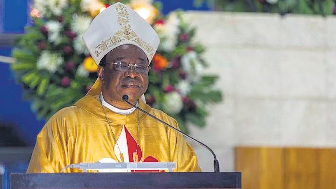 León Kalenga Badikebele se desempeñaba como embajador en El Salvador.