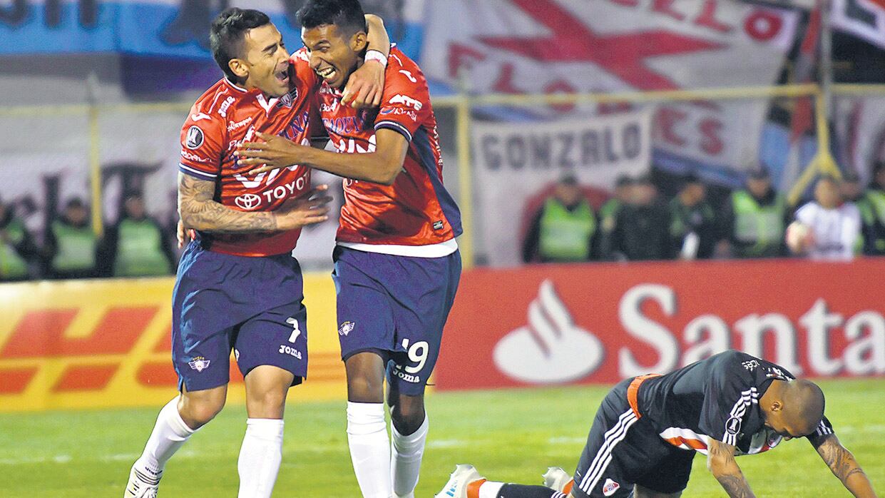 Alvarez festeja el segundo de Wilstermann, tras un pase de Pochi Chávez.