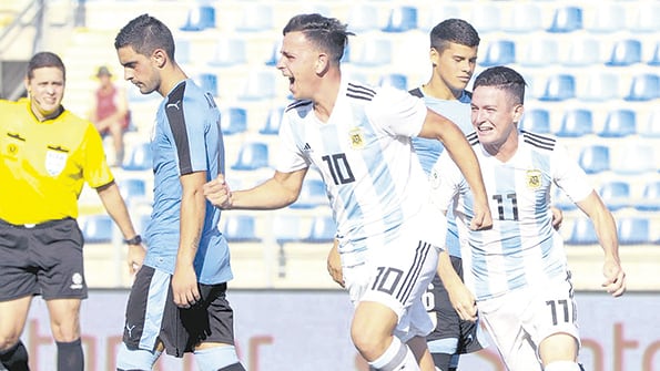 Gonzalo Maroni festeja el segundo gol del Sub 20, que llegó tras una buena jugada colectiva.