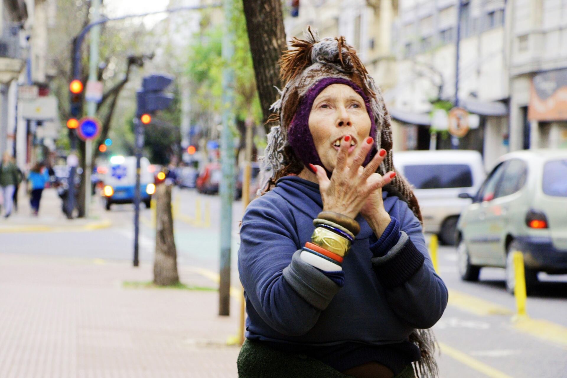 Marta Buneta hace que canta y presenta también sus coreografías.