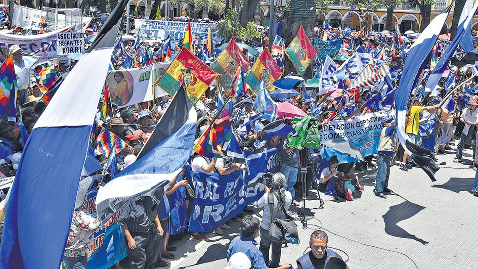 Miles de seguidores de Evo Morales participan del acto en favor de su reelección en los comicios de 2019.