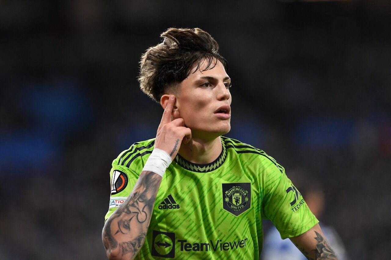 El joven Alejandro Garnacho juega con Ronaldo