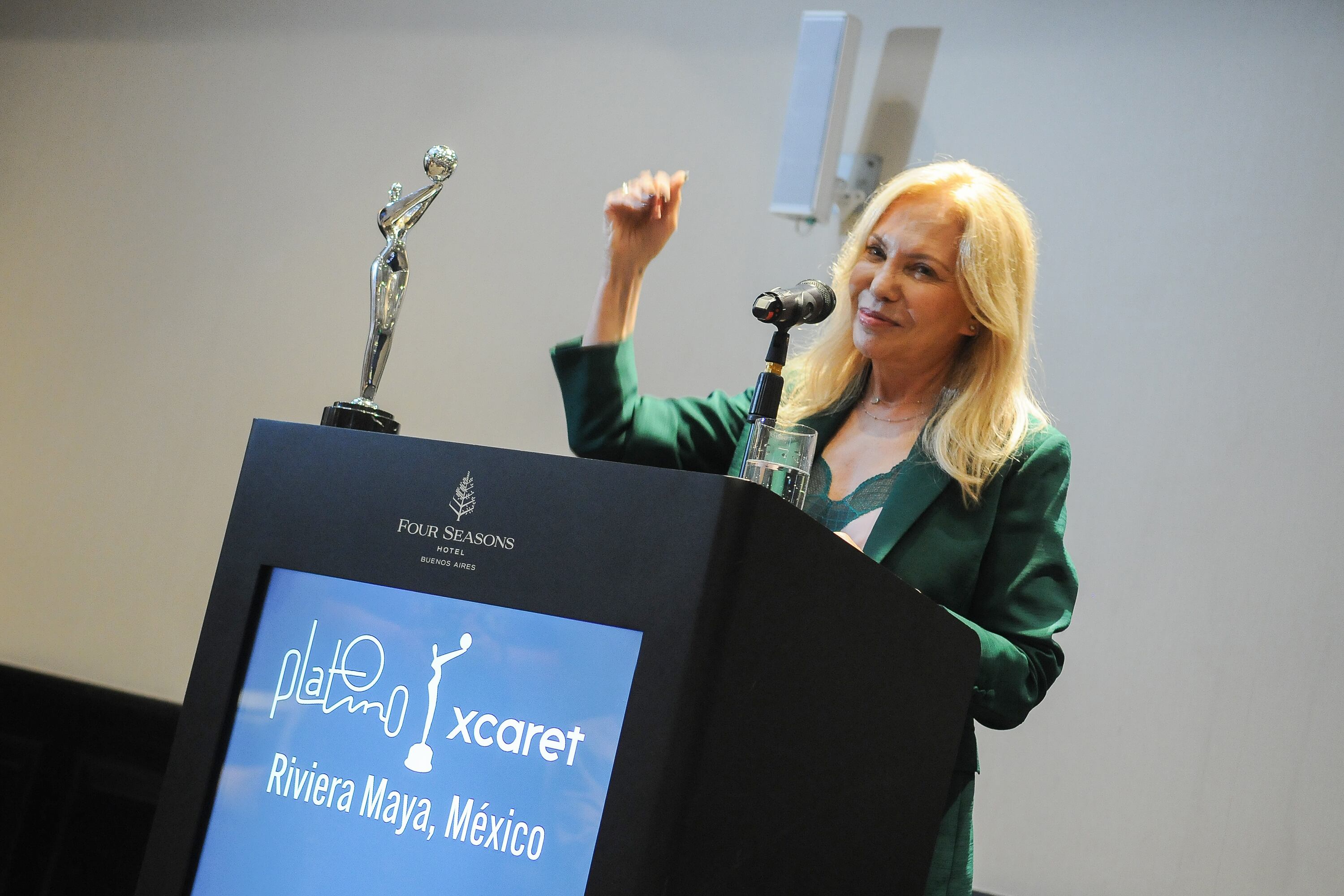 "Seamos valientes con todo lo que está pasando en este país en este momento", dijo la actriz.