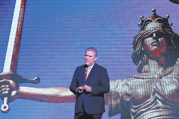 Iván Duque anunció un gabinete con presencia femenina y mayoría de empresarios y políticos uribistas.