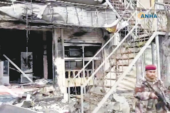 Así quedó el restaurante en Manbech luego de que un terrorista suicida se hizo explotar.