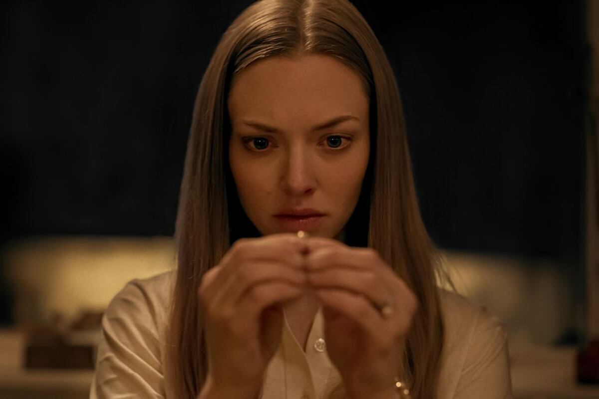 Amanda Seyfried, con ojos grandes de susto.