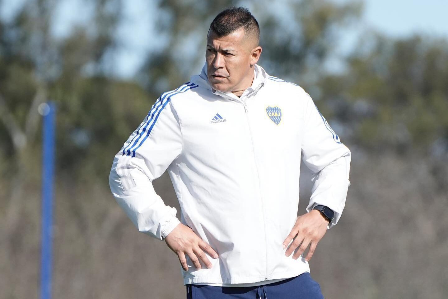 Jorge Almirón prueba variantes para enfrentar a Palmeiras.