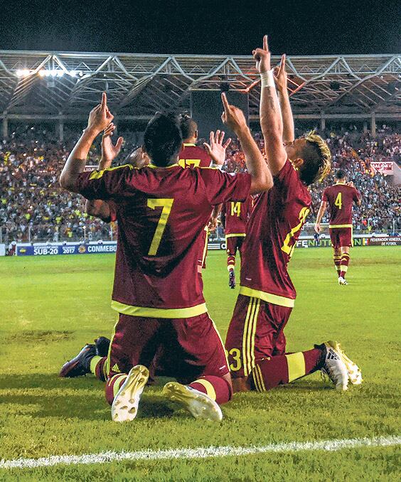 Kouffati festeja el primero.