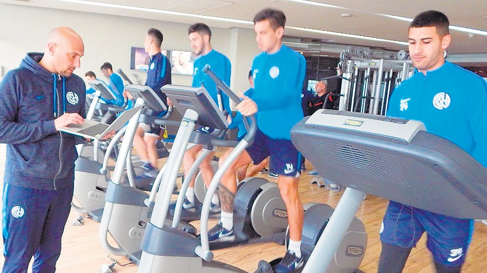 El plantel conducido por Biaggio trabaja en el gimnasio en el día previo al choque ante Temuco.