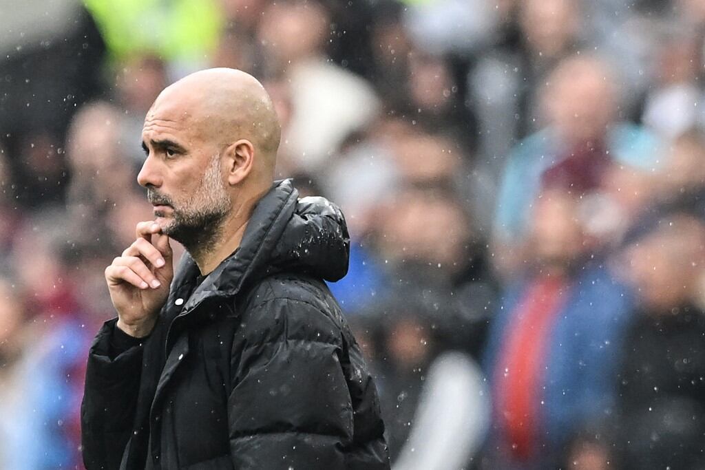 Guardiola en modo reflexivo durante el empate con el West Ham