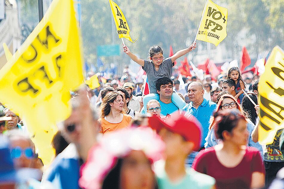 En Santiago marcharon más de 350 mil personas, según el cálculo de los organizadores.