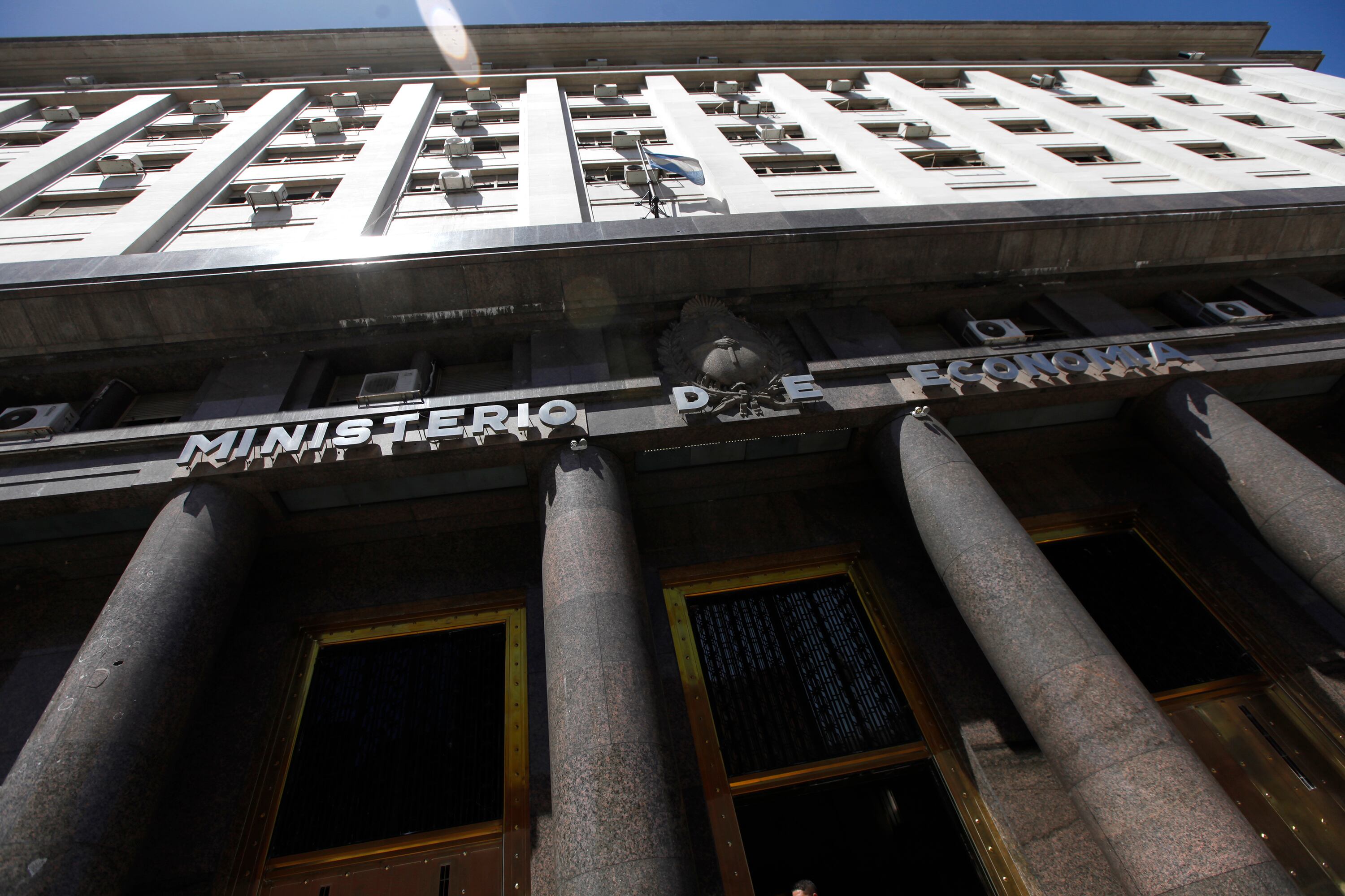 La oposición apunta directamente contra el gasto público y la excesiva carga tributaria