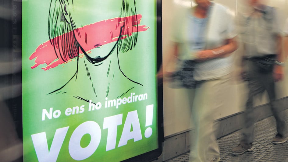 Propaganda del referéndum en un subte de Barcelona.