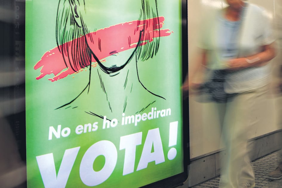 Propaganda del referéndum en un subte de Barcelona.