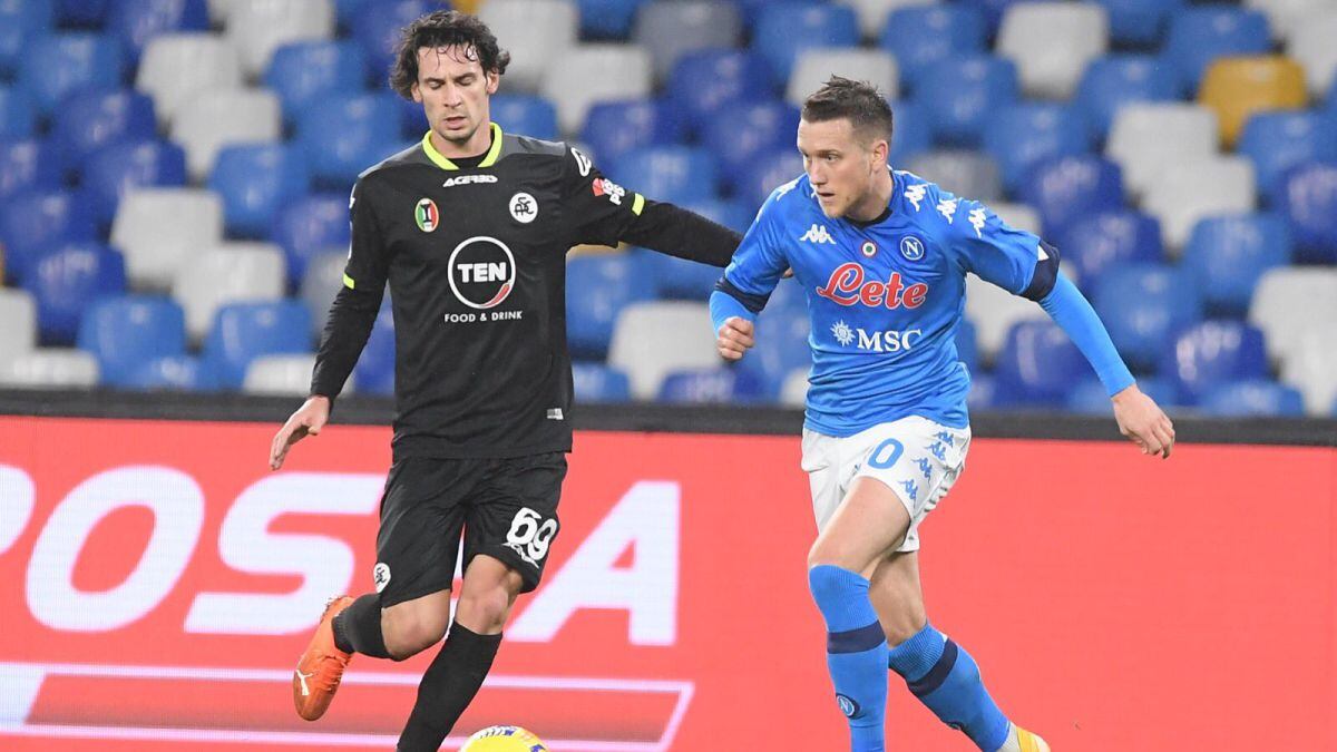 Napoli superó ampliamente al Spezia y se metió en semifinales.