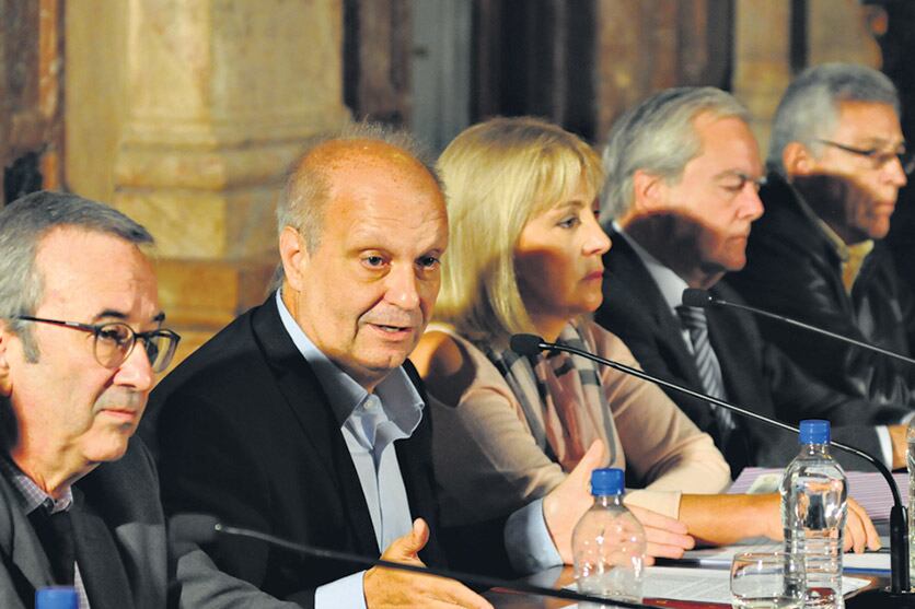 El titular del Sistema Nacional de Medios Públicos, Hernán Lombardi, asistió ayer al Senado.