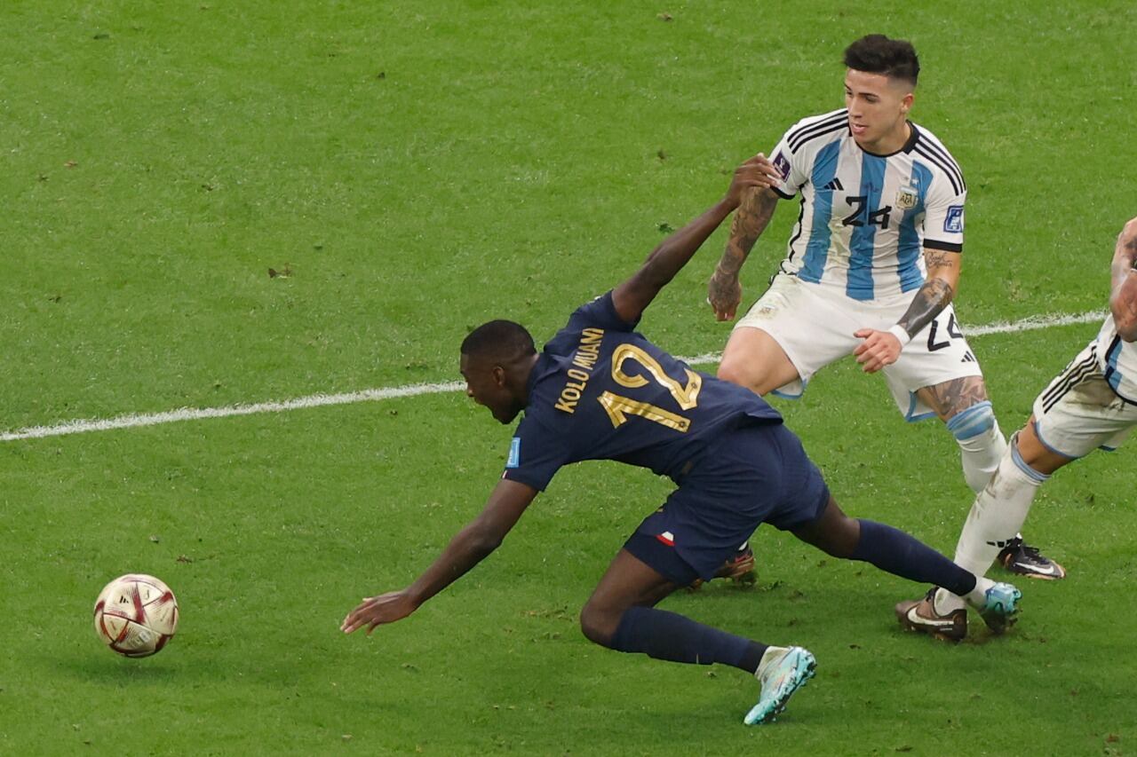 Enzo Fernández la rompió en la faceta defensiva contra Francia en la final del mundo