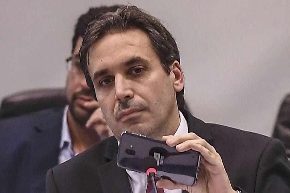 Ramos Padilla, inició una serie de resoluciones en las que virtualmente acusa a magistrados de Comodoro Py de querer desguazar el expediente que él tramita en Dolores y de jugar a favor del procesado fiscal Carlos Stornelli.