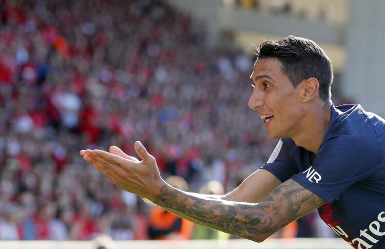 Di María celebra su antológico gol en Nimes.