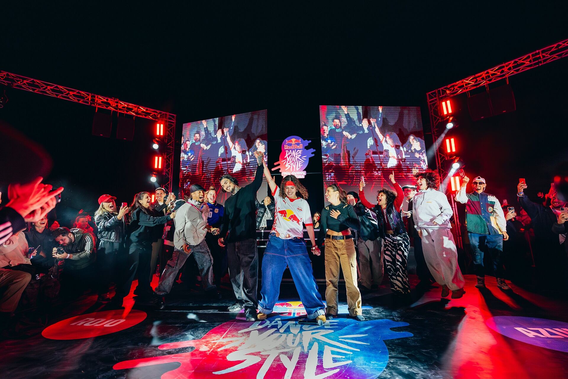 Competencia y espectaculo organizado por Red Bull, multinacional lider en bebidas energizantes.