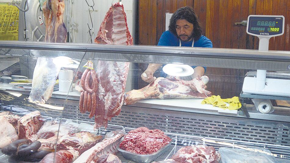 Ganaderos advierten que la carne no subió todavía lo necesario para recuperar su precio en dólares.