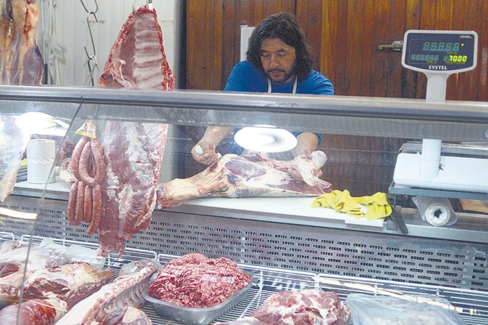Ganaderos advierten que la carne no subió todavía lo necesario para recuperar su precio en dólares.