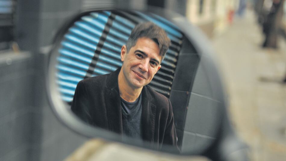 Además de tener sus dos obras en cartel, Nelson Valente se prepara para dirigir al actor mexicano Gael García Bernal.