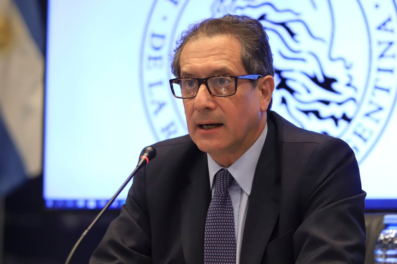 Miguel Pesce, presidente del Banco Central, busca tomar control del mercado de cambios.