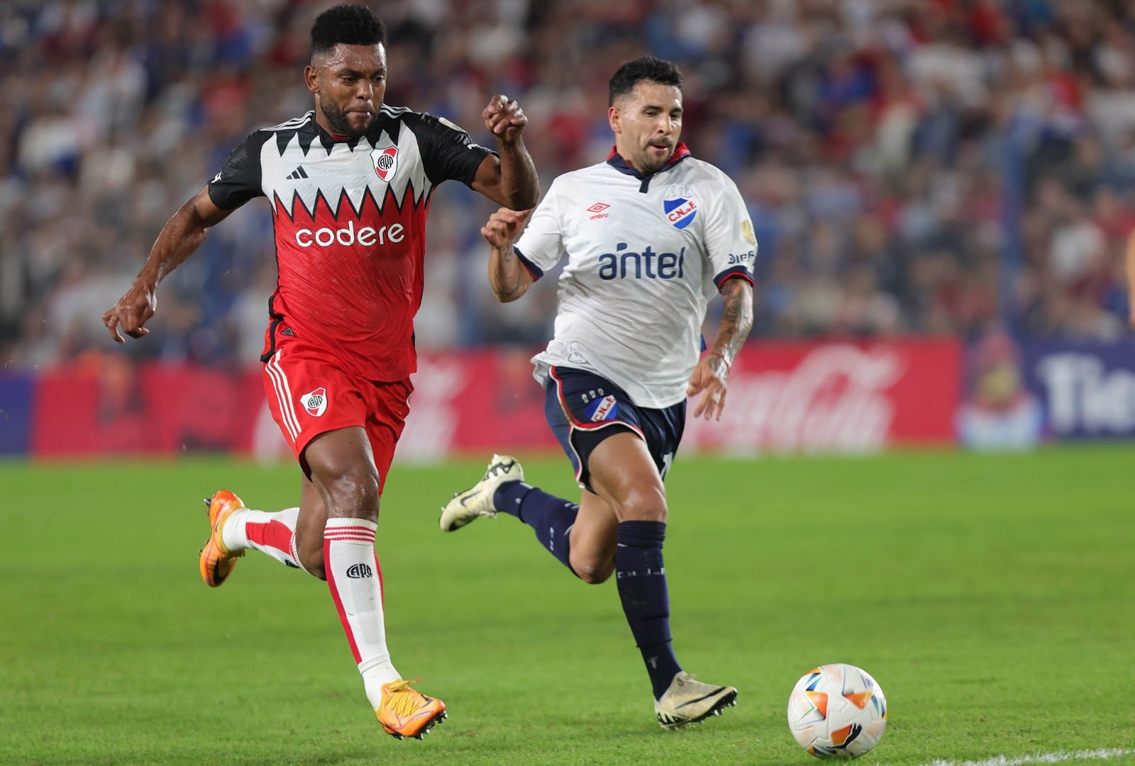 Borja marcó el primero de los goles en Montevideo