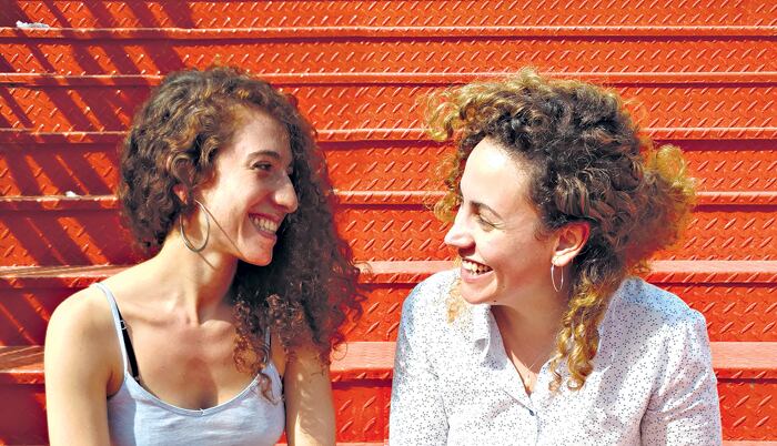 “Se piensa que el arte hecho por mujeres es sólo para mujeres, mientras que el hecho por hombres es para todos”, dicen las programadoras. 