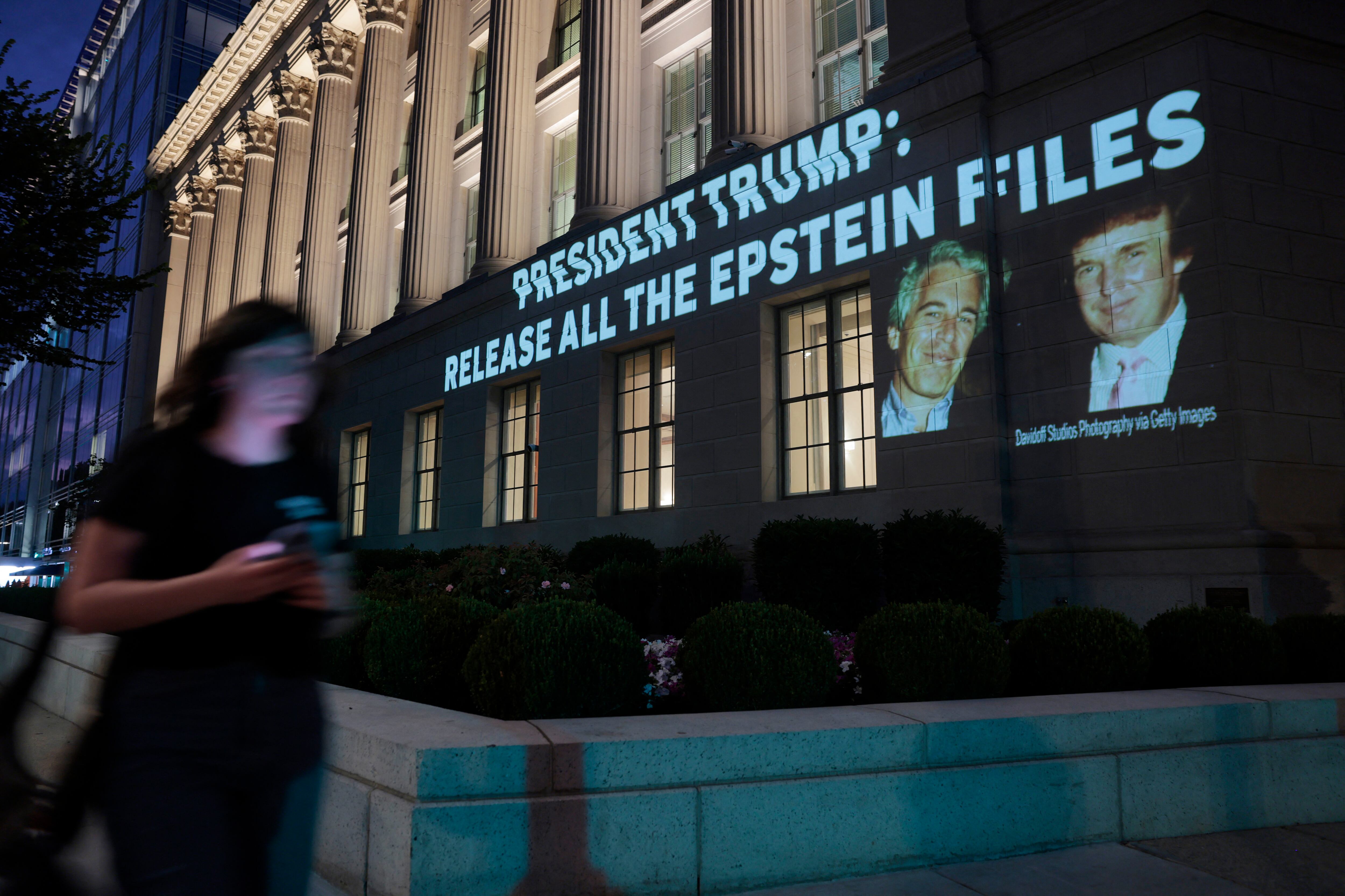A nadie le cierran los vaivenes de Trump en el caso Epstein.