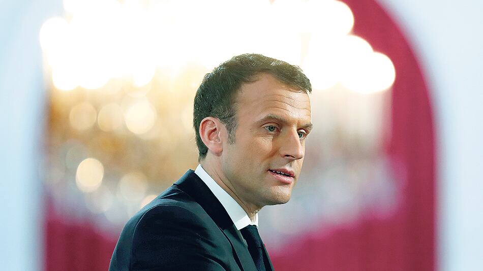 Macron acusó a dos medios rusos de ser “órganos bajo influencia y de propaganda”.