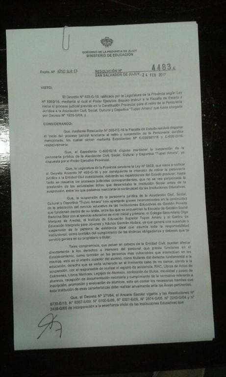 La resolución que avala el traspaso de las escuelas de la Tupac. 