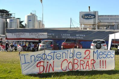 Ayer la planta de SanCor en Centeno volvió a estar paralizada en reclamo de una solición.