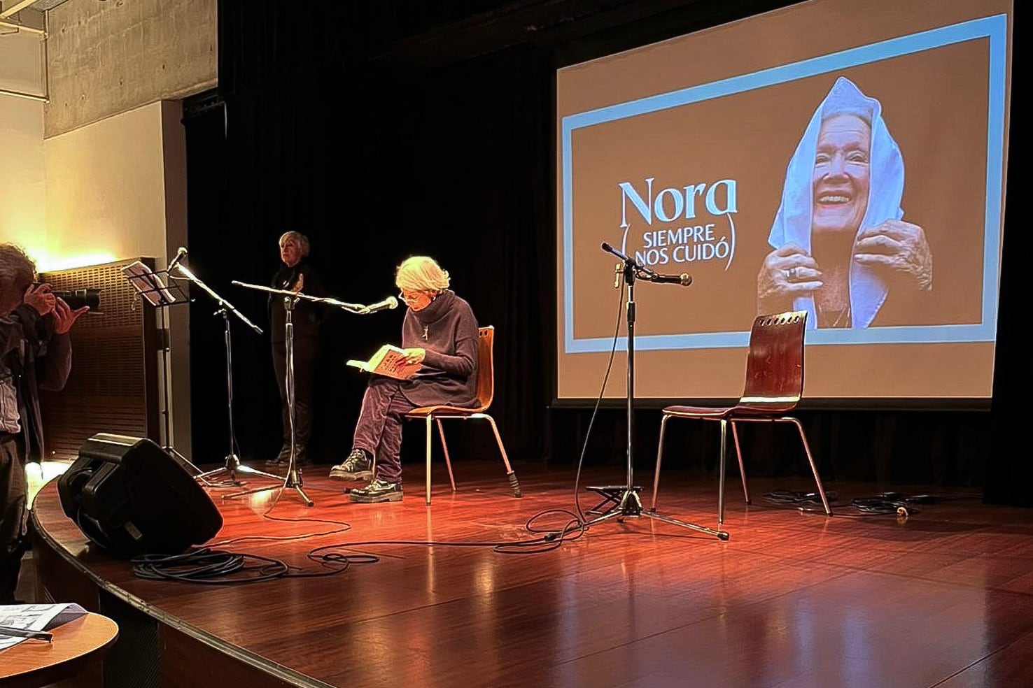 La actriz Cristina Banegas leyó poemas de Juan Gelman