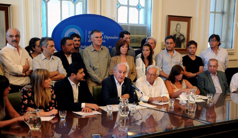 "Las garantías constitucionales están en tela de juicio porque los jueces, que deberían defenderlas, las están violando", señaló Parrilli