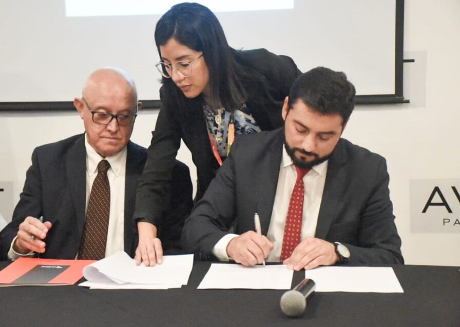 El rector de la UNLaR, Daniel Quiroga junto al ministro de Seguridad, Justicia y Derechos Humanos, Miguel Zárate.