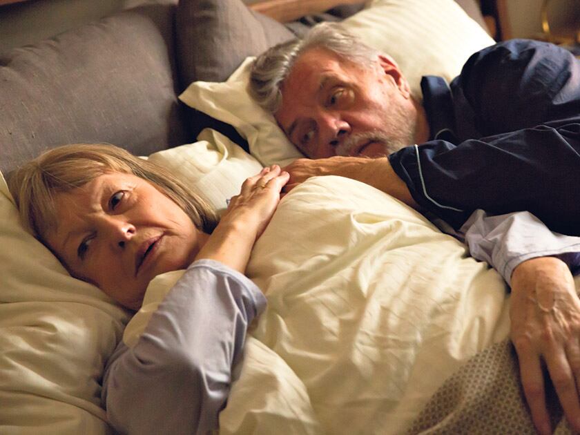 Film de cámara, Corazón silencioso transcurre enteramente dentro de la casa de la matriarca Esther.