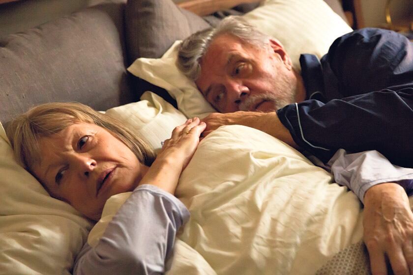 Film de cámara, Corazón silencioso transcurre enteramente dentro de la casa de la matriarca Esther.