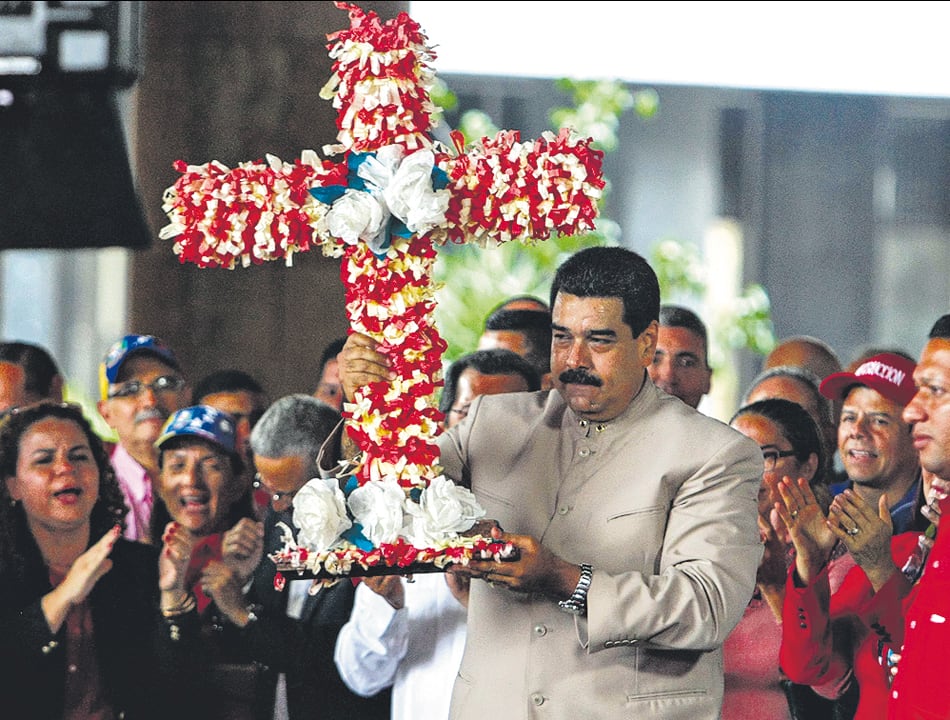Maduro dijo que ordenó buscar a los grupos armados que se alzaron en contra del pueblo.