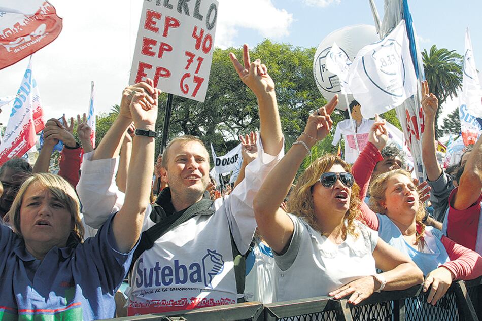 Los docentes afectados “están siendo condenados a la pobreza”, advirtieron los dirigentes de Suteba.
