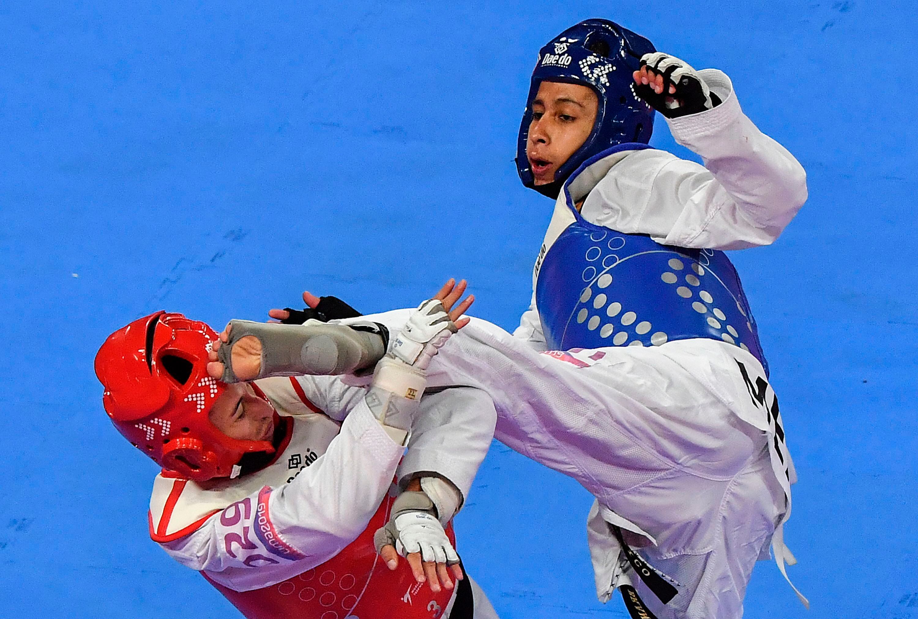 Lucas Guzmán mantiene su físico acondicionado, pero no puede "combatir" con sus hermanos.