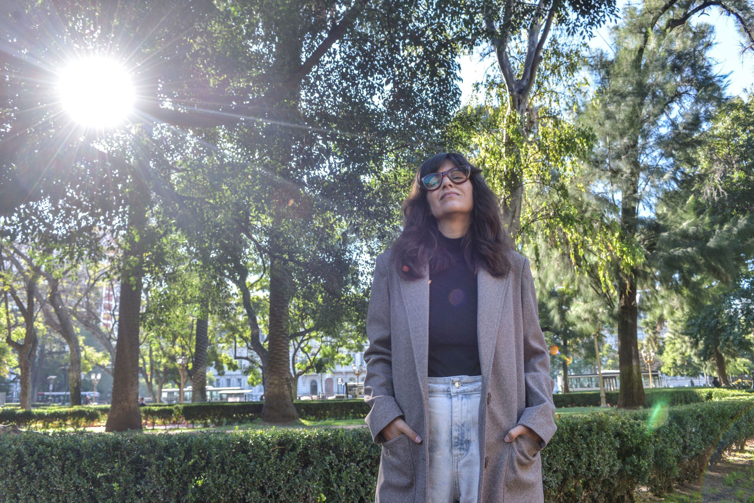 Marcela Laudonio, responsable del perfil @incomodaok en Instagram, donde denuncia las condiciones de la industria textil.