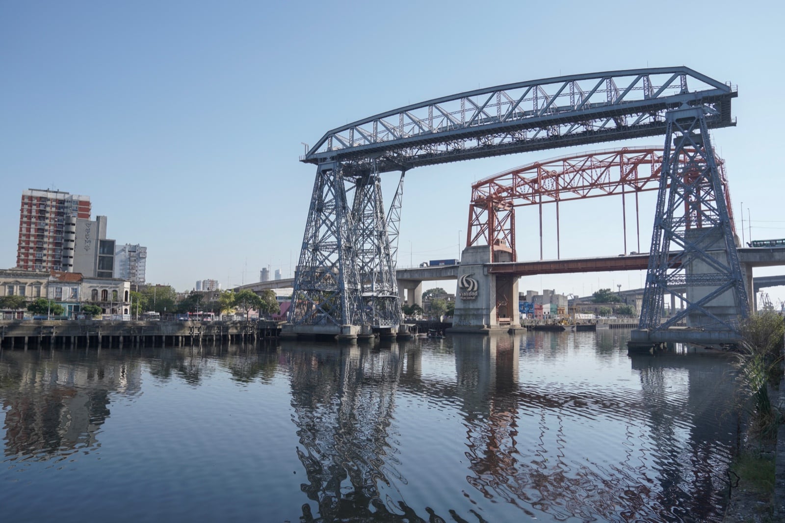 Todo comienza con el Puente Transbordador Nicolás Avellaneda. 