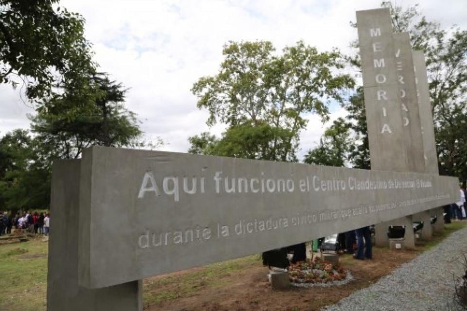 La comunidad no estaba de acuerdo con convivir con un represor y la política se hizo eco de esa incomodidad.