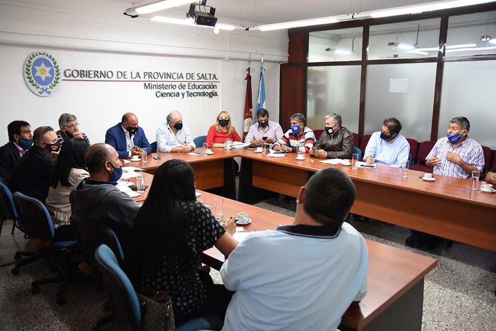 Primera reunión hacia las paritarias 2021